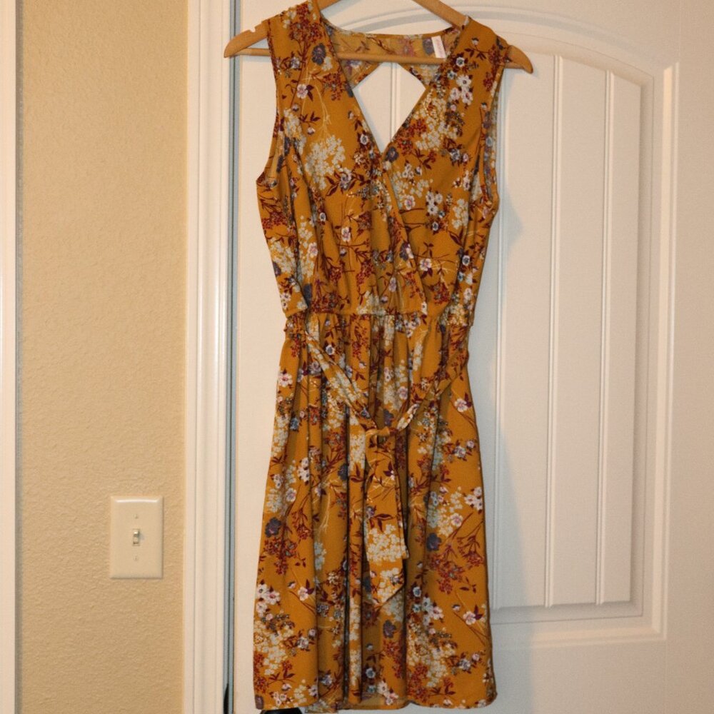 Xhilaration Dress with Tie Belt - SZ Medium Yellow Floral
